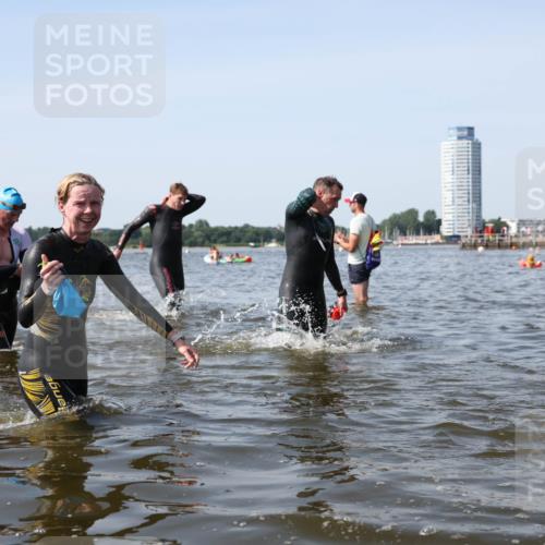 22.06.2025 - Viking Triathlon Michael Strokosch http://msf.ph/oto/8057714 22.06.2025 10:39:06 Schwimmen 40, 57, 79, 148, 181, 182, 185, 210, 276, 295, 351, 386, 408, 416, 451, 536, 654 meine-sportfotos.de