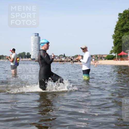 22.06.2025 - Viking Triathlon Michael Strokosch http://msf.ph/oto/8057724 22.06.2025 10:36:40 Schwimmen 42, 232, 251, 332 meine-sportfotos.de