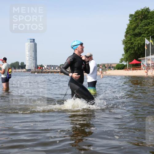22.06.2025 - Viking Triathlon Michael Strokosch http://msf.ph/oto/8057730 22.06.2025 10:36:41 Schwimmen 232, 251, 332 meine-sportfotos.de