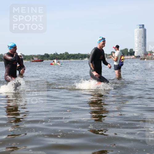 22.06.2025 - Viking Triathlon Michael Strokosch http://msf.ph/oto/8057748 22.06.2025 10:36:55 Schwimmen 331, 355, 388, 500 meine-sportfotos.de