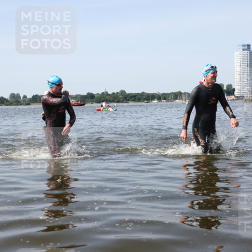 22.06.2025 - Viking Triathlon Michael Strokosch http://msf.ph/oto/8057753 22.06.2025 10:36:55 Schwimmen 331, 355, 388, 500 meine-sportfotos.de