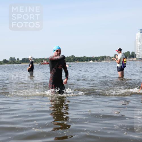 22.06.2025 - Viking Triathlon Michael Strokosch http://msf.ph/oto/8057758 22.06.2025 10:36:56 Schwimmen 331, 355, 388, 500 meine-sportfotos.de