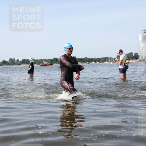 22.06.2025 - Viking Triathlon Michael Strokosch http://msf.ph/oto/8057761 22.06.2025 10:36:56 Schwimmen 331, 355, 388, 500 meine-sportfotos.de