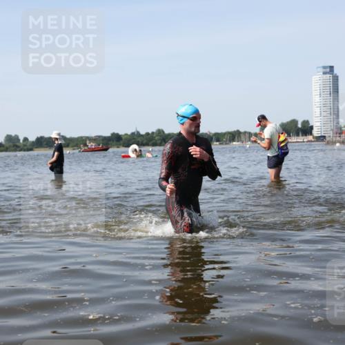 22.06.2025 - Viking Triathlon Michael Strokosch http://msf.ph/oto/8057763 22.06.2025 10:36:57 Schwimmen 331, 355, 388, 500 meine-sportfotos.de