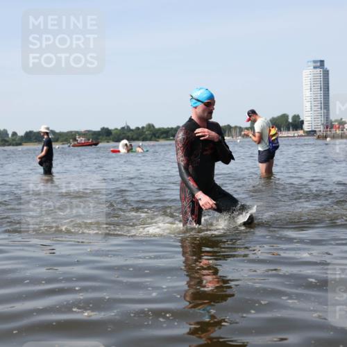 22.06.2025 - Viking Triathlon Michael Strokosch http://msf.ph/oto/8057766 22.06.2025 10:36:57 Schwimmen 331, 355, 388, 500 meine-sportfotos.de