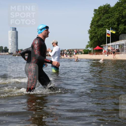 22.06.2025 - Viking Triathlon Michael Strokosch http://msf.ph/oto/8057791 22.06.2025 10:37:05 Schwimmen 172, 331, 355, 388, 454, 500, 513, 649 meine-sportfotos.de