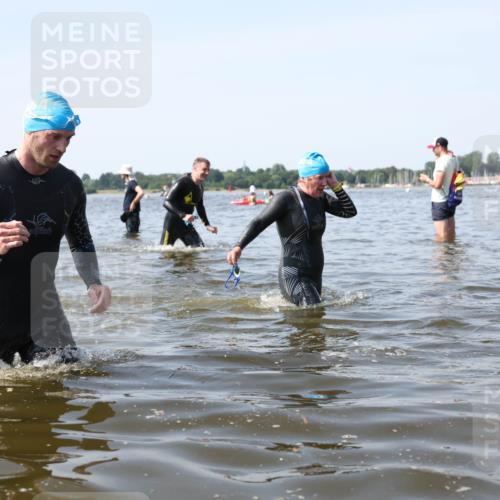 22.06.2025 - Viking Triathlon Michael Strokosch http://msf.ph/oto/8057810 22.06.2025 10:37:10 Schwimmen 172, 233, 355, 370, 383, 388, 454, 500, 513, 649 meine-sportfotos.de