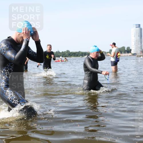 22.06.2025 - Viking Triathlon Michael Strokosch http://msf.ph/oto/8057815 22.06.2025 10:37:10 Schwimmen 172, 233, 355, 370, 383, 388, 454, 500, 513, 649 meine-sportfotos.de