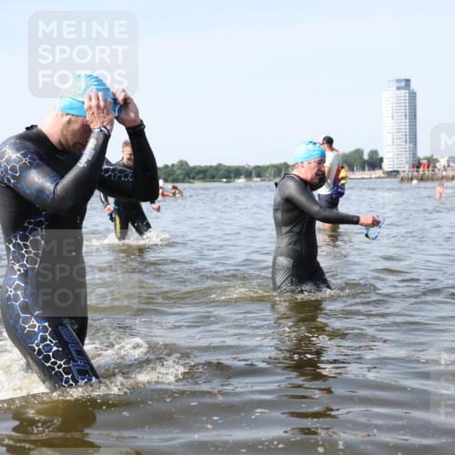 22.06.2025 - Viking Triathlon Michael Strokosch http://msf.ph/oto/8057818 22.06.2025 10:37:11 Schwimmen 172, 233, 355, 370, 383, 454, 500, 513, 649 meine-sportfotos.de