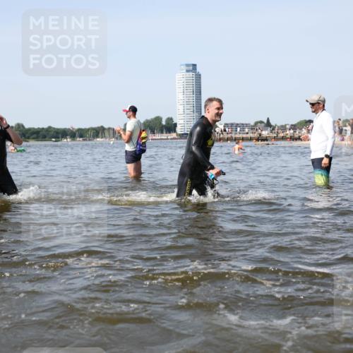 22.06.2025 - Viking Triathlon Michael Strokosch http://msf.ph/oto/8057830 22.06.2025 10:37:13 Schwimmen 34, 172, 233, 355, 370, 383, 454, 500, 513, 649 meine-sportfotos.de