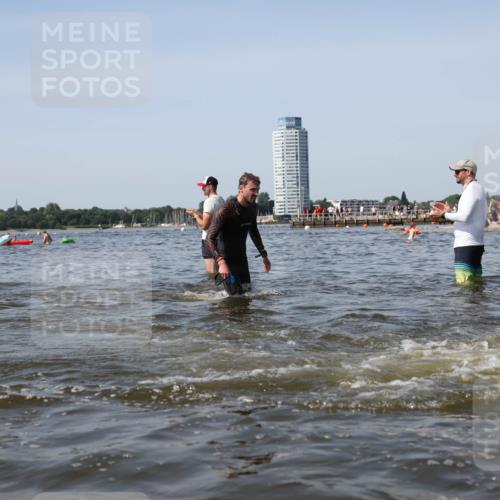 22.06.2025 - Viking Triathlon Michael Strokosch http://msf.ph/oto/8057842 22.06.2025 10:37:18 Schwimmen 34, 172, 180, 233, 253, 312, 316, 344, 370, 383, 454, 513, 649 meine-sportfotos.de