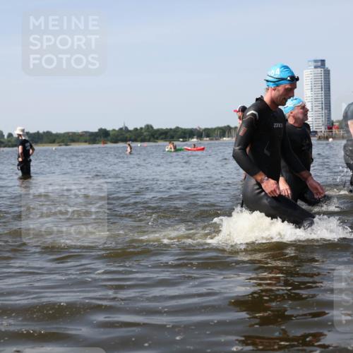 22.06.2025 - Viking Triathlon Michael Strokosch http://msf.ph/oto/8057847 22.06.2025 10:39:34 Schwimmen 25, 29, 86, 93, 117, 138, 150, 195, 244, 298, 324, 337, 474, 529 meine-sportfotos.de