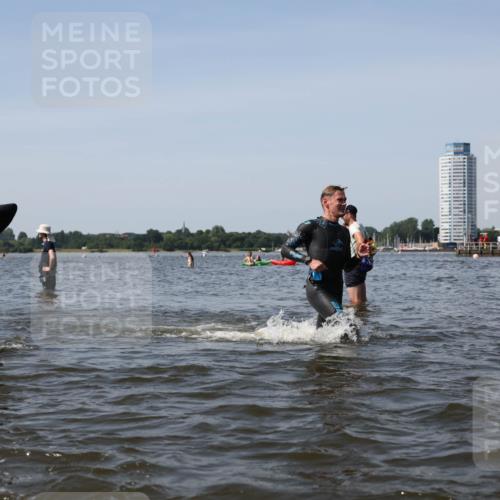 22.06.2025 - Viking Triathlon Michael Strokosch http://msf.ph/oto/8057893 22.06.2025 10:39:42 Schwimmen 25, 29, 86, 93, 138, 244, 337, 423, 437, 518, 529 meine-sportfotos.de