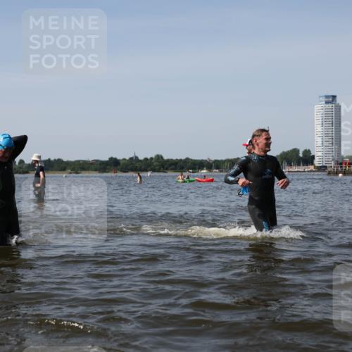 22.06.2025 - Viking Triathlon Michael Strokosch http://msf.ph/oto/8057895 22.06.2025 10:39:43 Schwimmen 25, 29, 86, 93, 138, 244, 337, 423, 437, 518, 529 meine-sportfotos.de