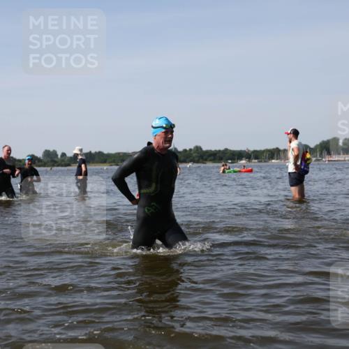 22.06.2025 - Viking Triathlon Michael Strokosch http://msf.ph/oto/8057903 22.06.2025 10:39:44 Schwimmen 25, 29, 86, 138, 244, 337, 423, 437, 518, 529 meine-sportfotos.de