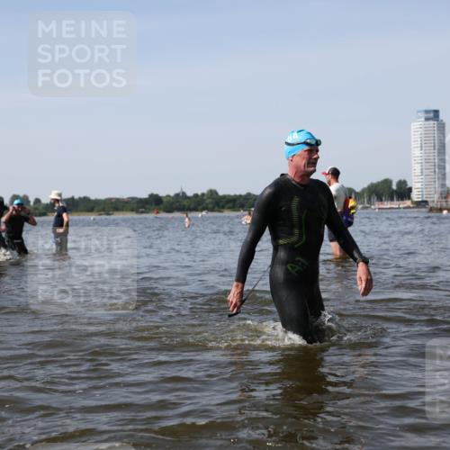 22.06.2025 - Viking Triathlon Michael Strokosch http://msf.ph/oto/8057908 22.06.2025 10:39:45 Schwimmen 25, 29, 86, 138, 244, 423, 437, 518, 529 meine-sportfotos.de