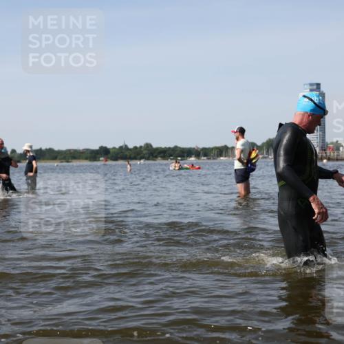 22.06.2025 - Viking Triathlon Michael Strokosch http://msf.ph/oto/8057912 22.06.2025 10:39:46 Schwimmen 25, 29, 86, 138, 244, 423, 437, 518, 529 meine-sportfotos.de