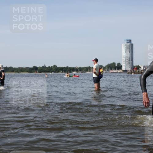 22.06.2025 - Viking Triathlon Michael Strokosch http://msf.ph/oto/8057915 22.06.2025 10:39:46 Schwimmen 25, 29, 86, 138, 244, 423, 437, 518, 529 meine-sportfotos.de