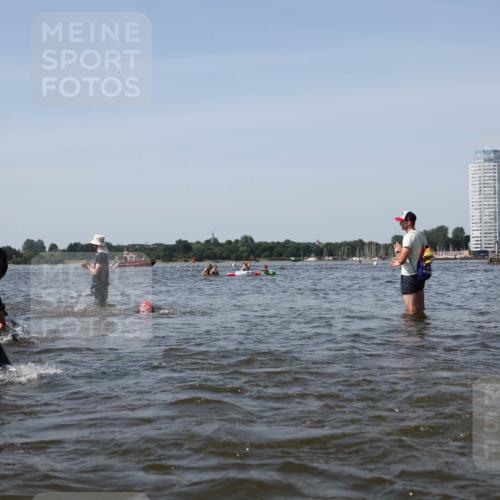 22.06.2025 - Viking Triathlon Michael Strokosch http://msf.ph/oto/8057916 22.06.2025 10:37:29 Schwimmen 21, 34, 131, 141, 163, 177, 180, 187, 233, 245, 253, 312, 316, 344, 383, 456, 614, 639 meine-sportfotos.de