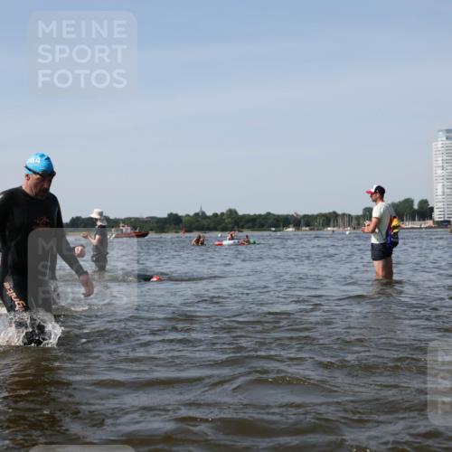 22.06.2025 - Viking Triathlon Michael Strokosch http://msf.ph/oto/8057919 22.06.2025 10:37:29 Schwimmen 21, 34, 131, 141, 163, 177, 180, 187, 233, 245, 253, 312, 316, 344, 383, 456, 614, 639 meine-sportfotos.de