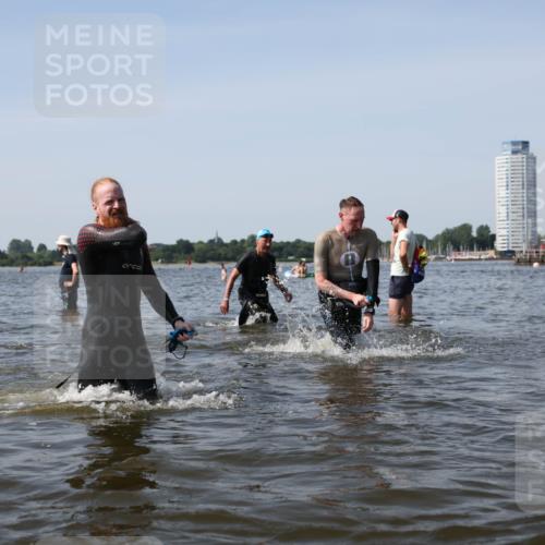 22.06.2025 - Viking Triathlon Michael Strokosch http://msf.ph/oto/8057923 22.06.2025 10:39:50 Schwimmen 25, 29, 86, 244, 283, 423, 437, 518 meine-sportfotos.de