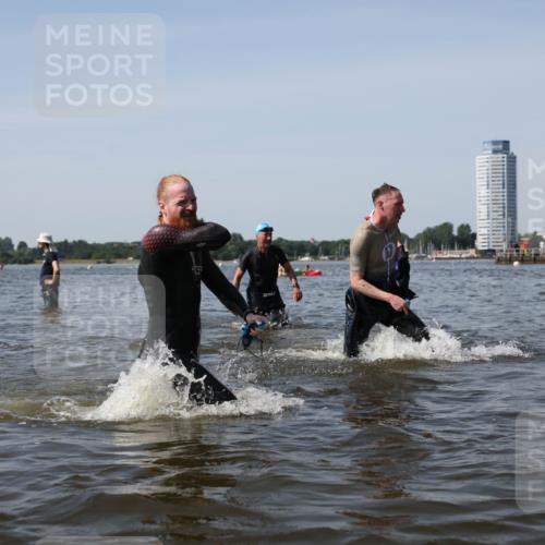 22.06.2025 - Viking Triathlon Michael Strokosch http://msf.ph/oto/8057926 22.06.2025 10:39:51 Schwimmen 25, 29, 244, 283, 423, 437, 518 meine-sportfotos.de
