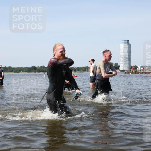 22.06.2025 - Viking Triathlon Michael Strokosch http://msf.ph/oto/8057928 22.06.2025 10:39:51 Schwimmen 25, 29, 244, 283, 423, 437, 518 meine-sportfotos.de