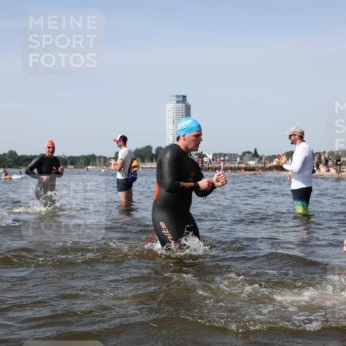 22.06.2025 - Viking Triathlon Michael Strokosch http://msf.ph/oto/8057932 22.06.2025 10:37:32 Schwimmen 21, 34, 131, 141, 163, 177, 180, 187, 245, 253, 312, 316, 344, 456, 506, 614, 639 meine-sportfotos.de