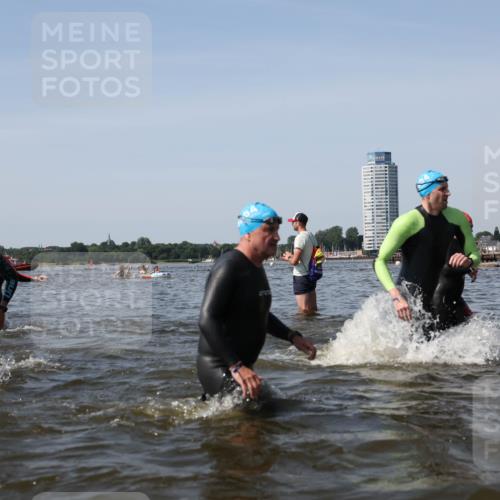 22.06.2025 - Viking Triathlon Michael Strokosch http://msf.ph/oto/8057939 22.06.2025 10:37:35 Schwimmen 21, 131, 141, 163, 177, 180, 187, 245, 253, 312, 316, 344, 411, 456, 506, 614, 639, 645 meine-sportfotos.de