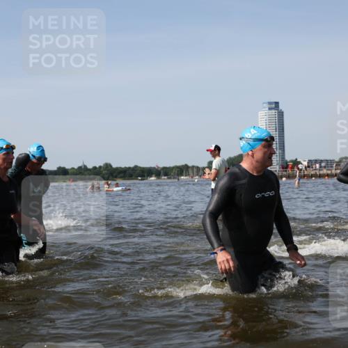 22.06.2025 - Viking Triathlon Michael Strokosch http://msf.ph/oto/8057944 22.06.2025 10:37:35 Schwimmen 21, 131, 141, 163, 177, 180, 187, 245, 253, 312, 316, 344, 411, 456, 506, 614, 639, 645 meine-sportfotos.de