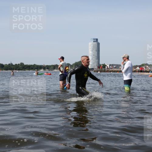 22.06.2025 - Viking Triathlon Michael Strokosch http://msf.ph/oto/8057980 22.06.2025 10:40:09 Schwimmen 248, 379, 394, 487, 538, 553 meine-sportfotos.de
