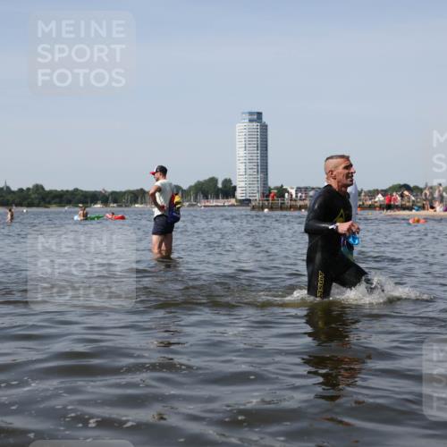 22.06.2025 - Viking Triathlon Michael Strokosch http://msf.ph/oto/8057985 22.06.2025 10:40:09 Schwimmen 248, 379, 394, 487, 538, 553 meine-sportfotos.de