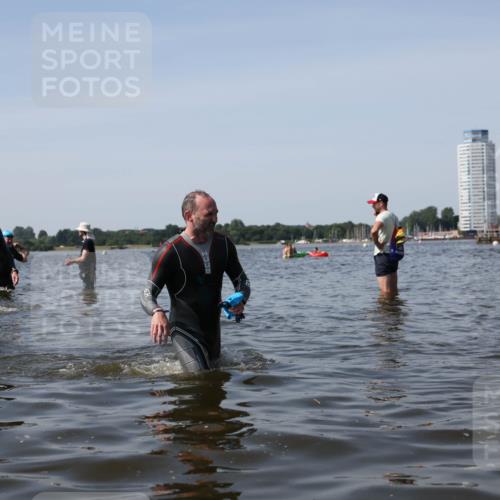 22.06.2025 - Viking Triathlon Michael Strokosch http://msf.ph/oto/8057991 22.06.2025 10:40:14 Schwimmen 248, 375, 379, 385, 394, 487, 517, 538, 553 meine-sportfotos.de