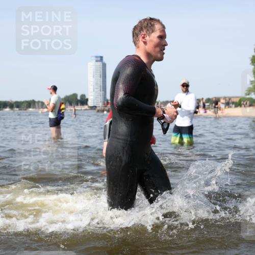 22.06.2025 - Viking Triathlon Michael Strokosch http://msf.ph/oto/8058005 22.06.2025 10:37:48 Schwimmen 146, 163, 177, 245, 335, 396, 411, 433, 506, 614, 619, 645 meine-sportfotos.de