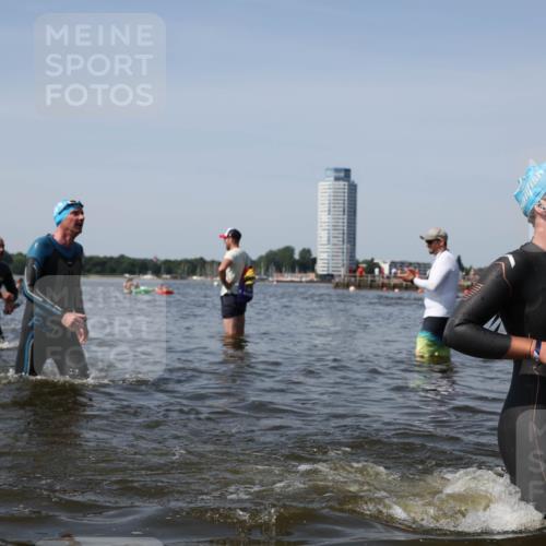 22.06.2025 - Viking Triathlon Michael Strokosch http://msf.ph/oto/8058011 22.06.2025 10:40:18 Schwimmen 248, 375, 379, 385, 394, 487, 511, 517, 553 meine-sportfotos.de