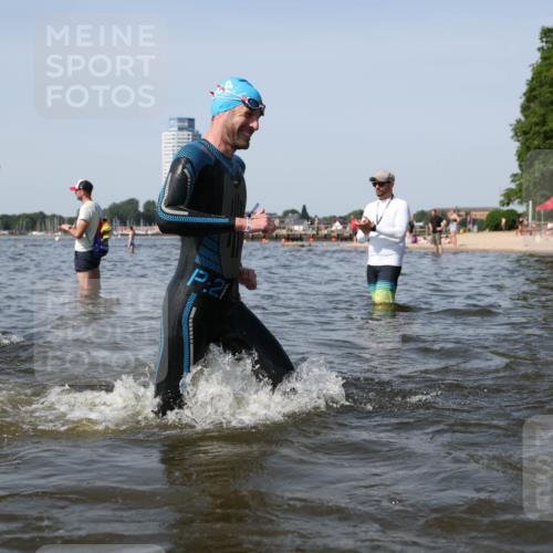 22.06.2025 - Viking Triathlon Michael Strokosch http://msf.ph/oto/8058026 22.06.2025 10:37:51 Schwimmen 146, 335, 396, 411, 433, 506, 619, 645 meine-sportfotos.de