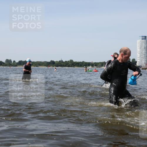22.06.2025 - Viking Triathlon Michael Strokosch http://msf.ph/oto/8058027 22.06.2025 10:40:22 Schwimmen 44, 228, 254, 291, 375, 379, 385, 394, 487, 511, 517, 553 meine-sportfotos.de