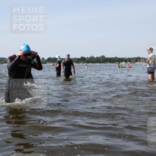 22.06.2025 - Viking Triathlon Michael Strokosch http://msf.ph/oto/8058030 22.06.2025 10:40:23 Schwimmen 44, 228, 254, 275, 291, 375, 379, 385, 394, 487, 511, 514, 517, 553, 556 meine-sportfotos.de