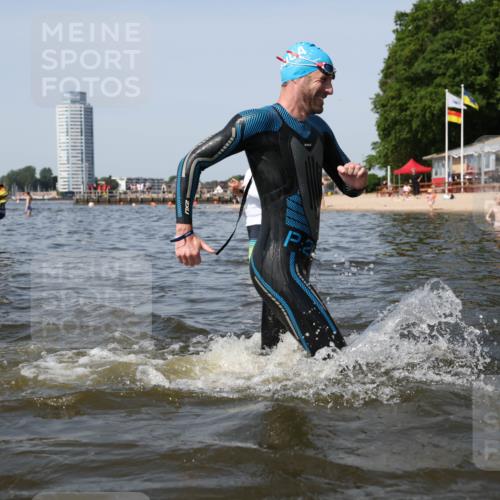 22.06.2025 - Viking Triathlon Michael Strokosch http://msf.ph/oto/8058031 22.06.2025 10:37:51 Schwimmen 146, 335, 396, 411, 433, 506, 619, 645 meine-sportfotos.de