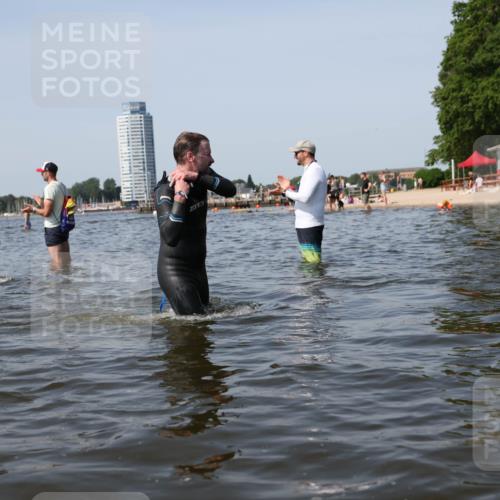 22.06.2025 - Viking Triathlon Michael Strokosch http://msf.ph/oto/8058063 22.06.2025 10:38:05 Schwimmen 61, 72, 146, 179, 191, 335 meine-sportfotos.de
