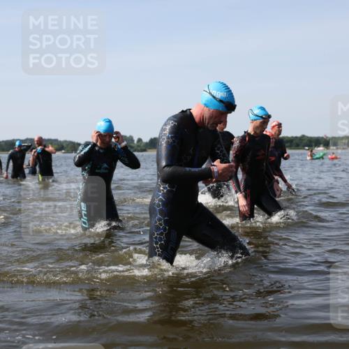 22.06.2025 - Viking Triathlon Michael Strokosch http://msf.ph/oto/8058072 22.06.2025 10:40:29 Schwimmen 44, 228, 239, 254, 275, 291, 325, 375, 379, 385, 487, 511, 514, 517, 556, 644, 657 meine-sportfotos.de