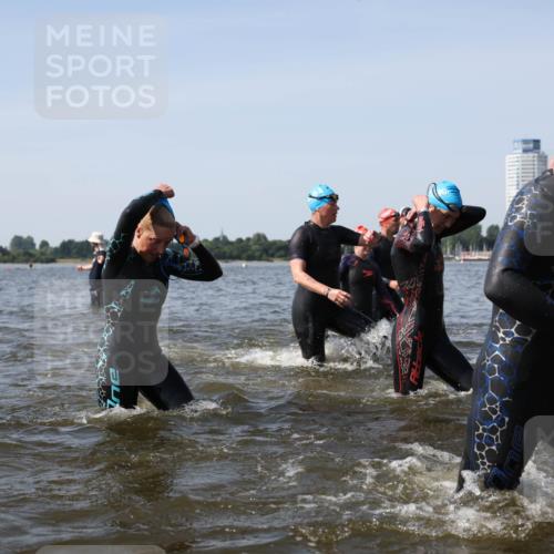 22.06.2025 - Viking Triathlon Michael Strokosch http://msf.ph/oto/8058082 22.06.2025 10:40:30 Schwimmen 44, 228, 239, 254, 275, 291, 325, 375, 385, 487, 511, 514, 517, 556, 644, 655, 657 meine-sportfotos.de