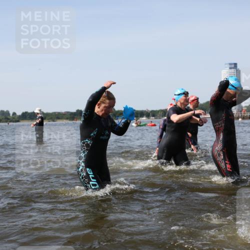 22.06.2025 - Viking Triathlon Michael Strokosch http://msf.ph/oto/8058085 22.06.2025 10:40:30 Schwimmen 44, 228, 239, 254, 275, 291, 325, 375, 385, 487, 511, 514, 517, 556, 644, 655, 657 meine-sportfotos.de