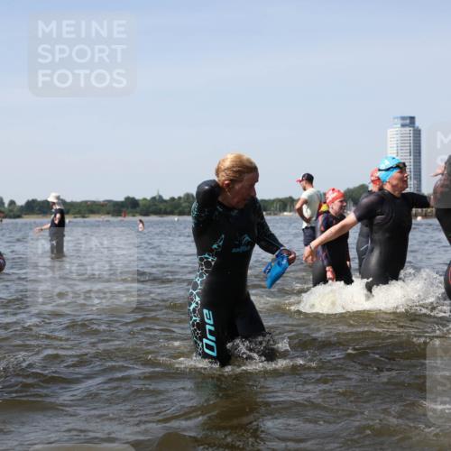 22.06.2025 - Viking Triathlon Michael Strokosch http://msf.ph/oto/8058088 22.06.2025 10:40:31 Schwimmen 44, 228, 239, 254, 275, 291, 325, 375, 385, 511, 514, 517, 556, 644, 655, 657 meine-sportfotos.de