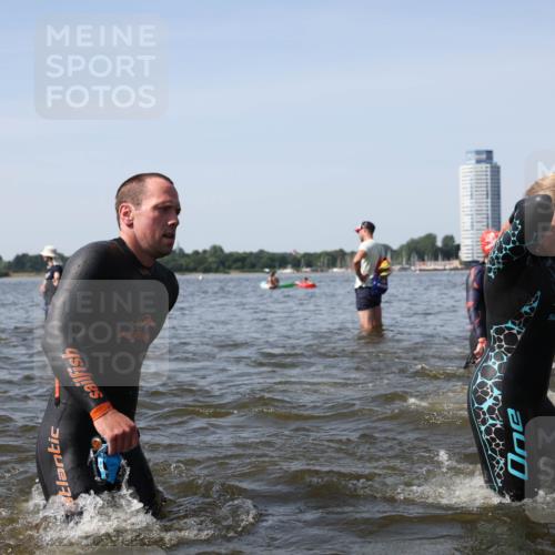 22.06.2025 - Viking Triathlon Michael Strokosch http://msf.ph/oto/8058090 22.06.2025 10:40:32 Schwimmen 44, 228, 235, 239, 254, 275, 291, 325, 375, 385, 511, 514, 517, 556, 644, 655, 657 meine-sportfotos.de