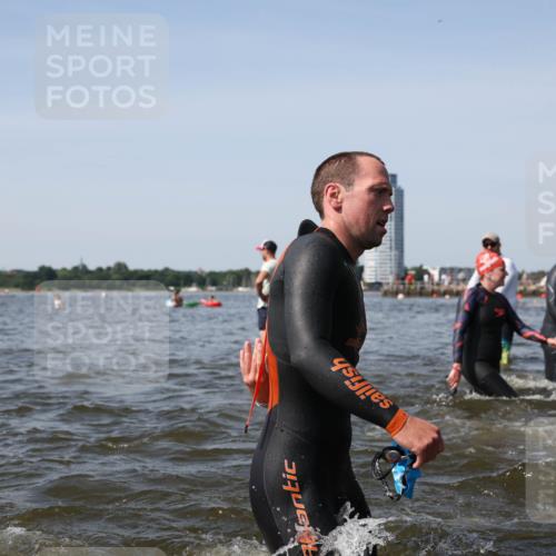 22.06.2025 - Viking Triathlon Michael Strokosch http://msf.ph/oto/8058094 22.06.2025 10:40:33 Schwimmen 44, 228, 235, 239, 254, 275, 291, 325, 361, 375, 385, 511, 514, 556, 644, 655, 657 meine-sportfotos.de