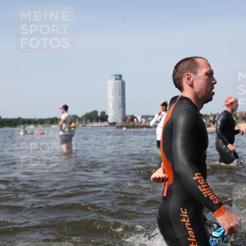 22.06.2025 - Viking Triathlon Michael Strokosch http://msf.ph/oto/8058097 22.06.2025 10:40:33 Schwimmen 44, 228, 235, 239, 254, 275, 291, 325, 361, 375, 385, 511, 514, 556, 644, 655, 657 meine-sportfotos.de