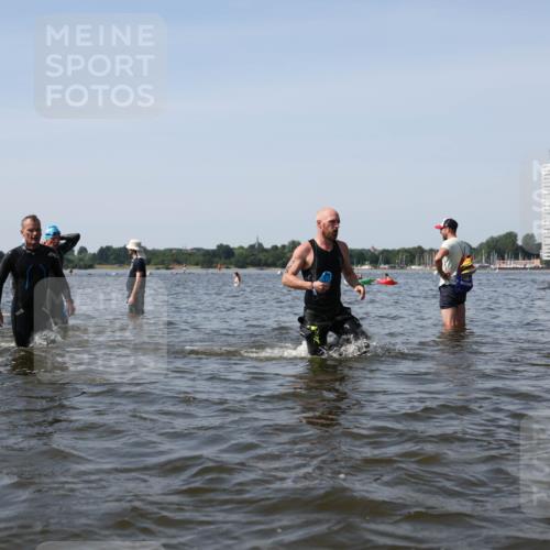 22.06.2025 - Viking Triathlon Michael Strokosch http://msf.ph/oto/8058102 22.06.2025 10:40:35 Schwimmen 44, 228, 235, 239, 254, 266, 275, 291, 325, 361, 462, 511, 514, 556, 644, 655, 657 meine-sportfotos.de