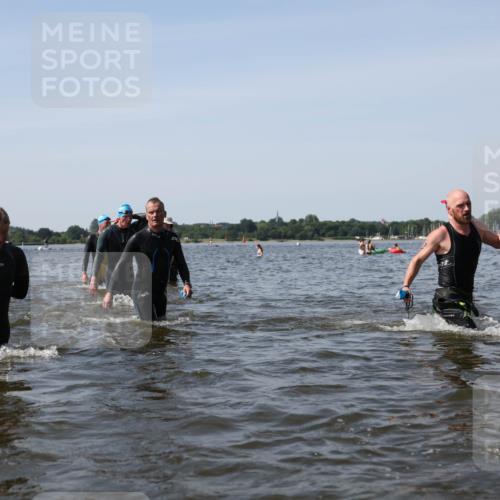 22.06.2025 - Viking Triathlon Michael Strokosch http://msf.ph/oto/8058108 22.06.2025 10:40:36 Schwimmen 44, 228, 235, 239, 254, 266, 275, 291, 325, 361, 462, 511, 514, 556, 644, 655, 657 meine-sportfotos.de
