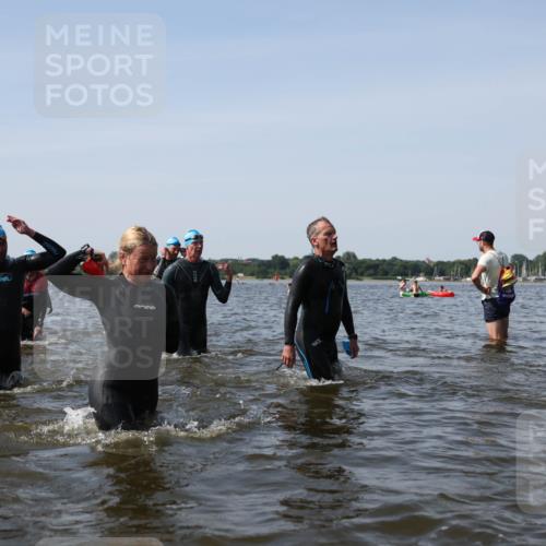22.06.2025 - Viking Triathlon Michael Strokosch http://msf.ph/oto/8058116 22.06.2025 10:40:38 Schwimmen 44, 228, 235, 239, 254, 266, 275, 291, 325, 361, 462, 511, 514, 556, 644, 655, 657 meine-sportfotos.de